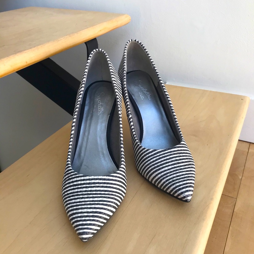 Seychelles Frequency Blk/White Striped Pumps- NWOT